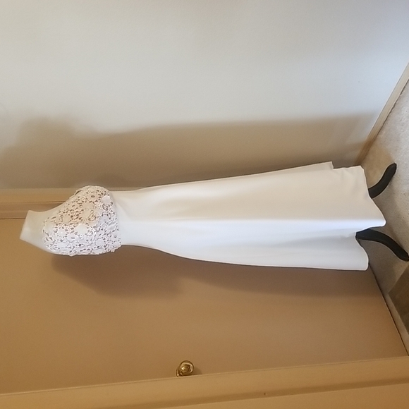 Victor Costa White Formal Gown  with Floral Sweetheart Appliqué Neckline Bodes - Picture 5 of 8